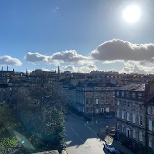 New Town With Castle View Edimburgo