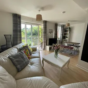 Apartment Pass The Keys Lovely 2bedroom Flat With Balcony, Edinburgh