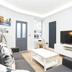 Apartment Ultra Modern, Stylish Next To Princes St, Edinburgh