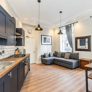 Appartement 3 Bedroom Victorian Apartment-6 Beds-free Street Parking, Edinburgh